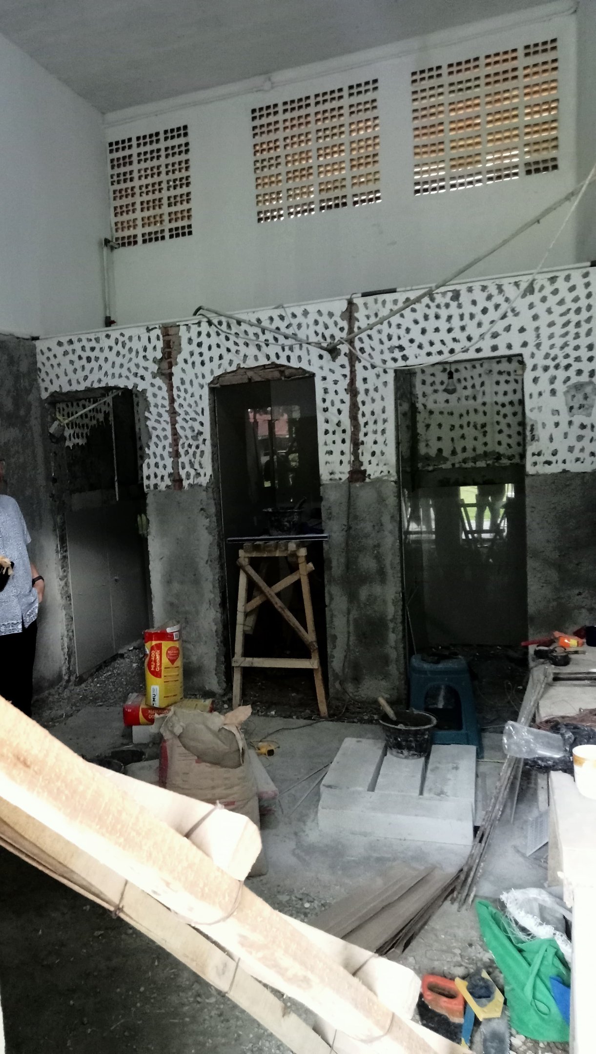 Foto Menjaga Kebersihan Masjid Al-Fithrah Pindad: Wujud Cinta kepada Rumah Allah