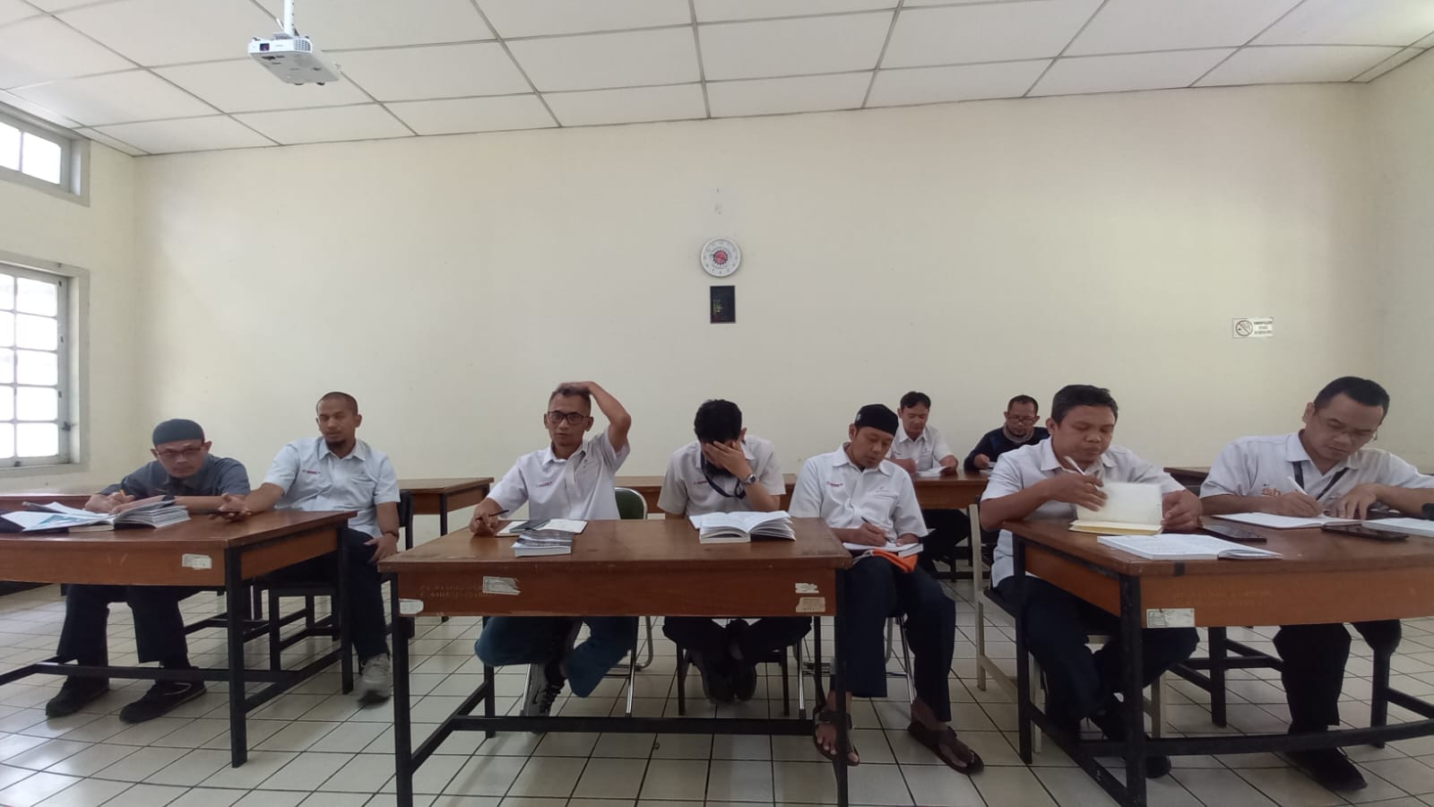 Foto Galeri Kelas Bahasa Arab DKM Al-Fithrah